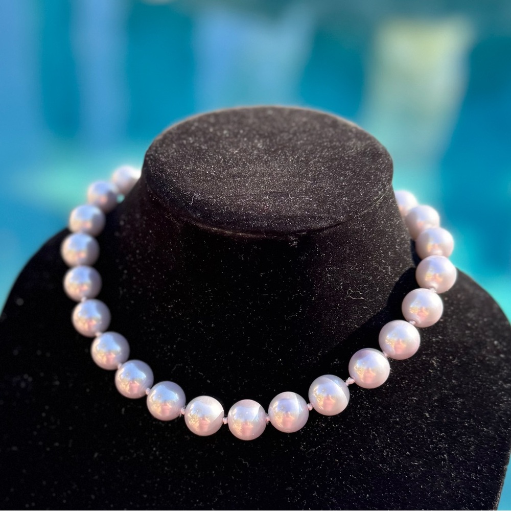 ✨Cookie Lee Silver-Tone Heart Clasp Pearl Necklace – Timeless Glamour✨